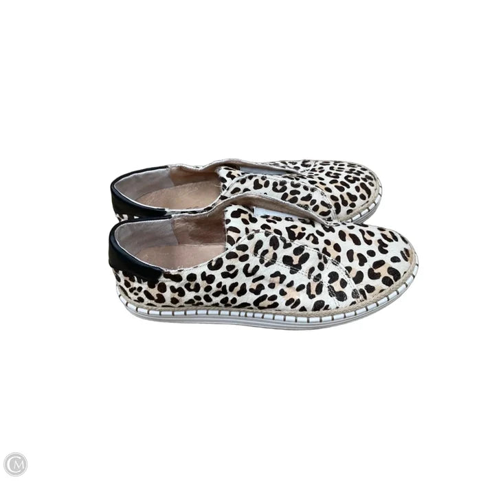 Shoes Flats By Cmb In Animal Print, Size: 8