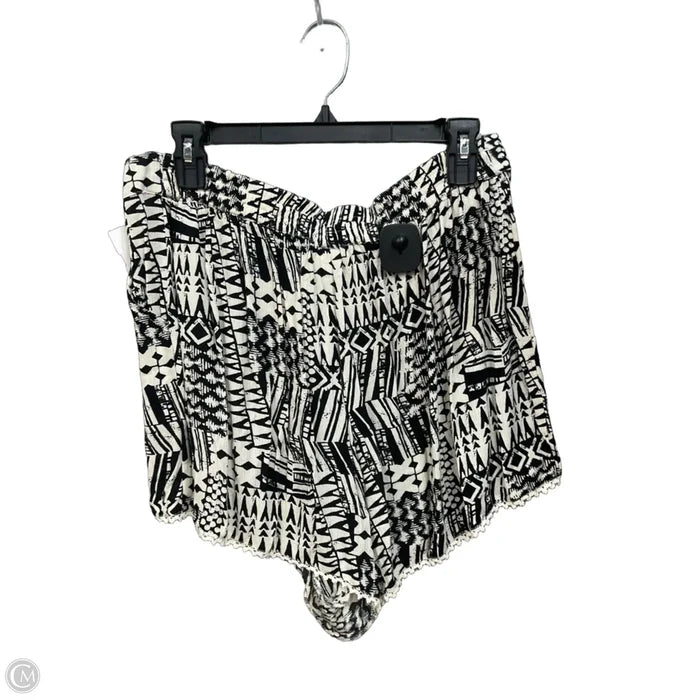 Shorts By Clothes Mentor In Black & Tan, Size: 12